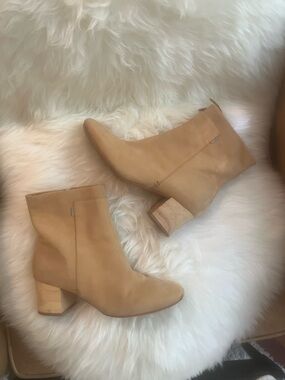 Toms Tan Leather Mid Heel Ankle Booties 9.5 EUC